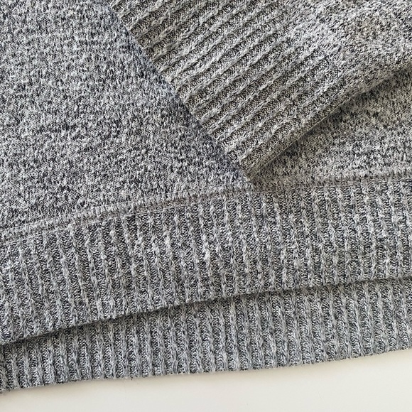 Abercrombie & Fitch Don’t Worry Crewneck Sweater - Picture 6 of 6